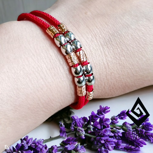 1. Bransoletka czerwona podwójna, srebrno złota (1).png